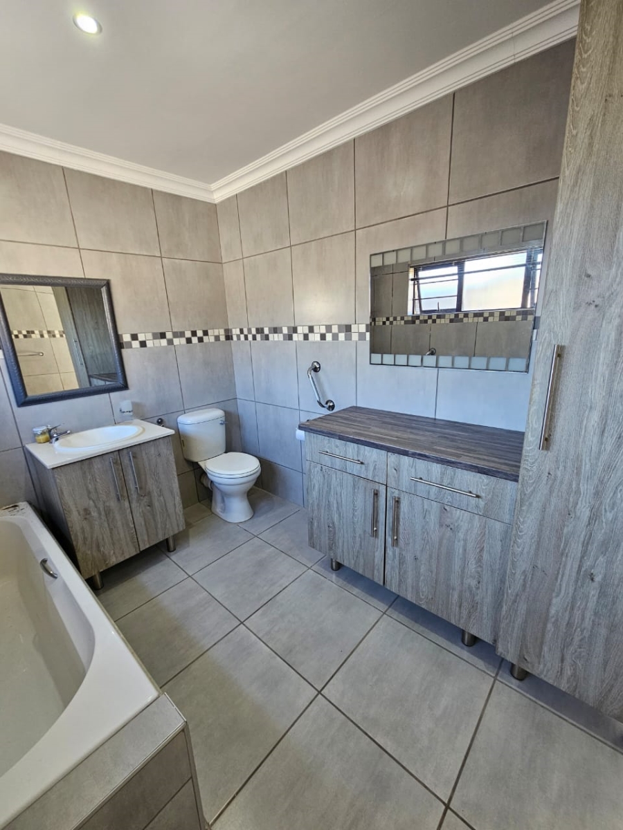 To Let 1 Bedroom Property for Rent in Greenshields Park Eastern Cape